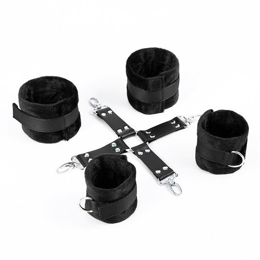 ARNES DE CRUS CON ESPOSAS NEGRO SENS