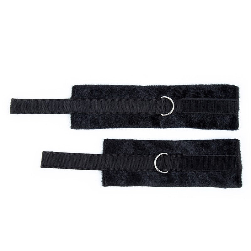 ARNES DE CRUS CON ESPOSAS NEGRO SENS