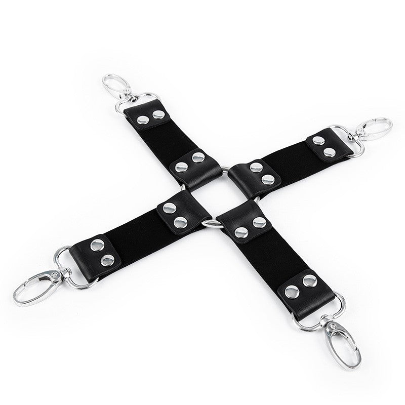 ARNES DE CRUS CON ESPOSAS NEGRO SENS